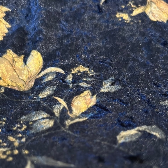 SIENNA SKY | Floral Velvet Women's Top - Blue - Picture 5 of 9